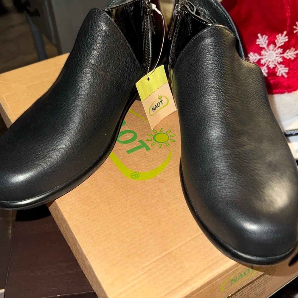 Naot Bayamo Leather Booties ๐ - Picture 2 of 9